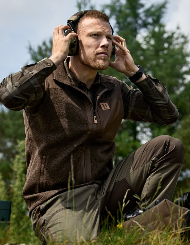 Harkila Kalix Fleece dark earth – teplá vesta