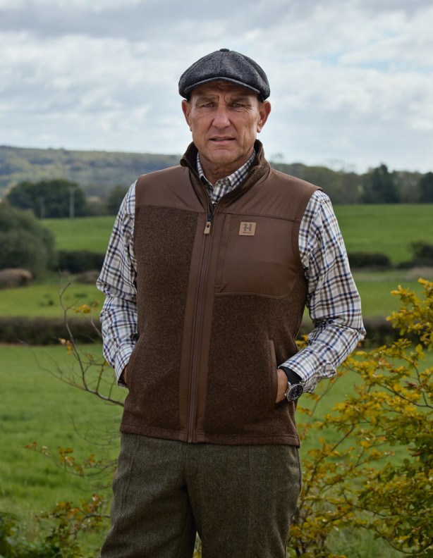 Harkila Kalix Fleece dark earth – teplá vesta