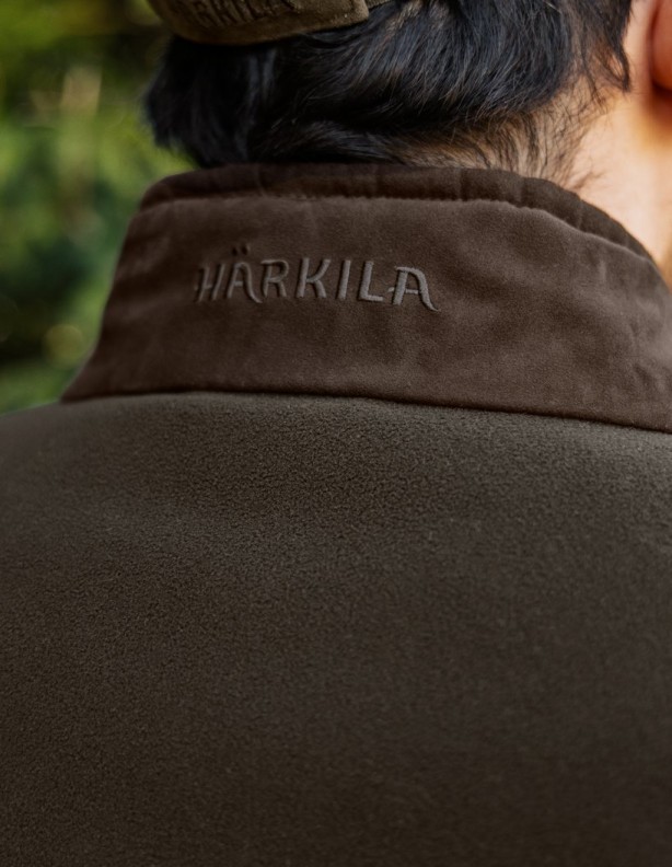 Embroidered Härkila logo on the collar of the Kamko Regal fleece