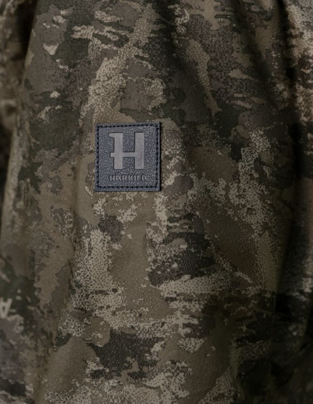 Куртка Härkila Forest Hunter GTX Camo — детали материала и логотип производителя