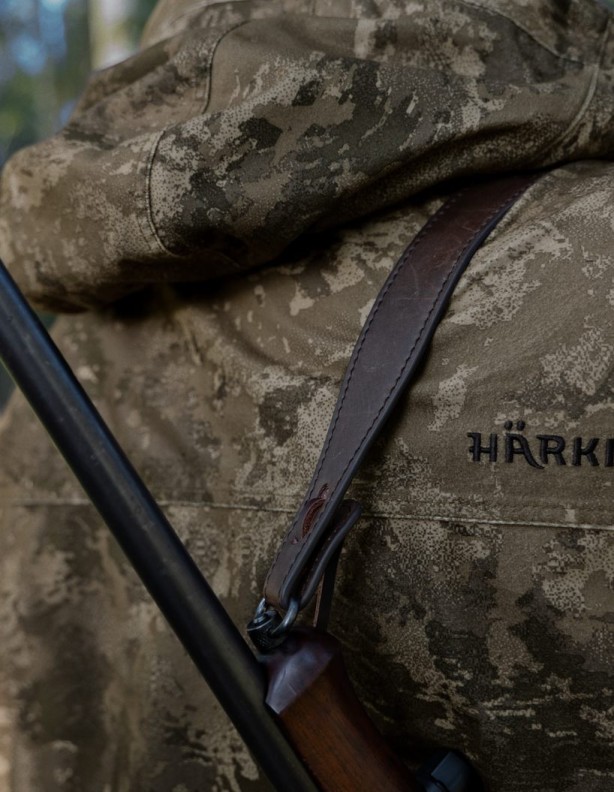 Bunda Härkila Forest Hunter GTX Camo – vyšívané logo na zádech