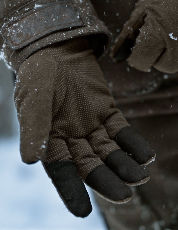 Härkila Garor HWS mit rutschfester Handfläche und verstärkten Fingerspitzen.