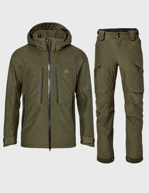 Alaska Superior Pro 2027 Solid Brown szett – a kabát a nadrág mellett, elölről.