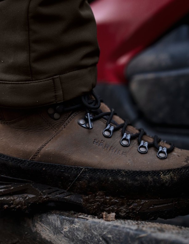 Harkila Saxnas Hi -wiązanie sznurowadeł.