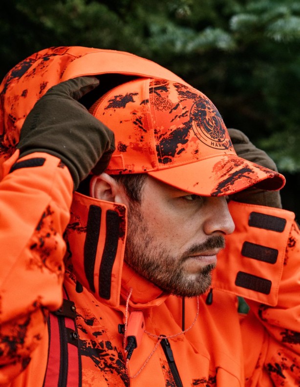 Härkila Wildboar Pro Blaze Camo Jacket - Putting on the Hood