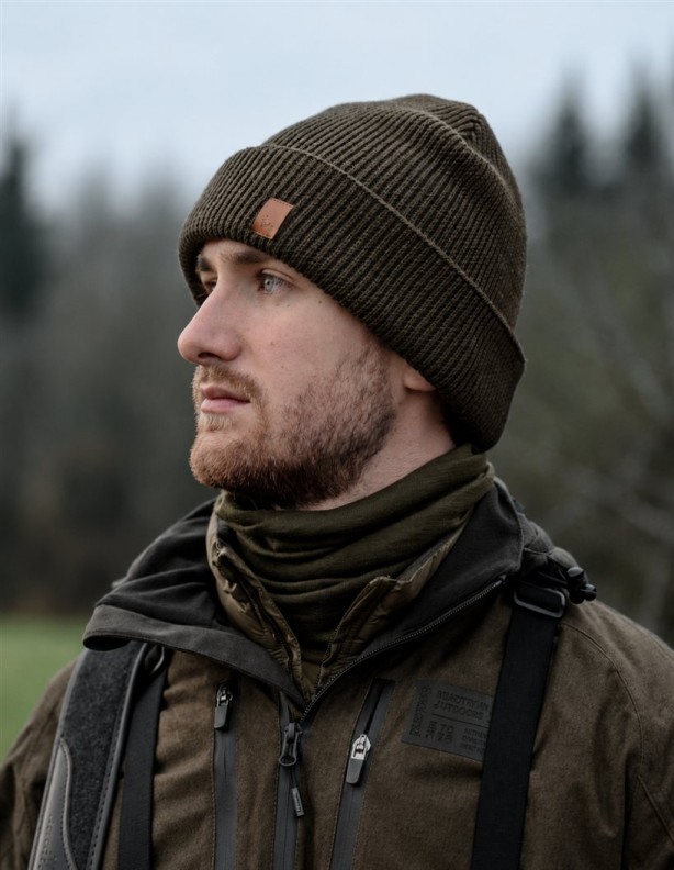 Seeland Haze Grizzly Brown beanie on a model – side view