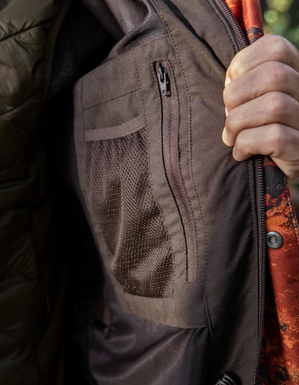 Охотничья куртка Harkila Forest Hunter с внутренними карманами.