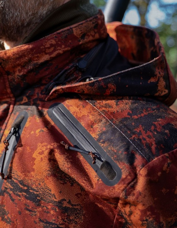 Охотничья куртка Harkila Forest Hunter с воротником и застежкой на капюшоне.