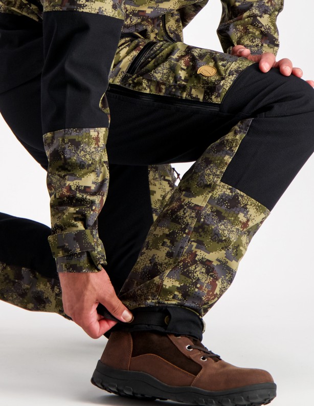 Suohtas DigiCamo - softshell pants with ADS® membrane.
