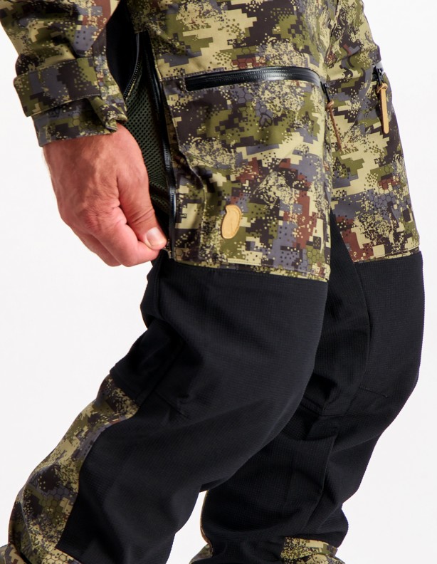 Suohtas DigiCamo - softshell pants with ADS® membrane.